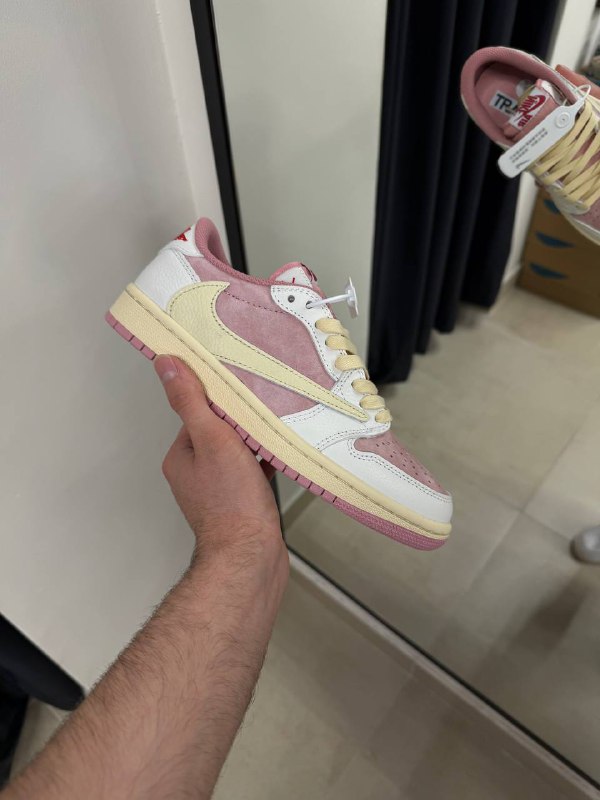 Nike & Travis Scott Pink
