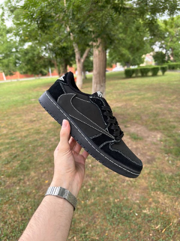 Nike & Travis Scott «Phantom»