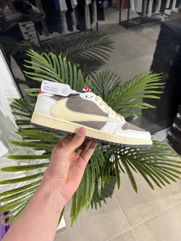 Nike & Travis Scott «Reverse Mocha»