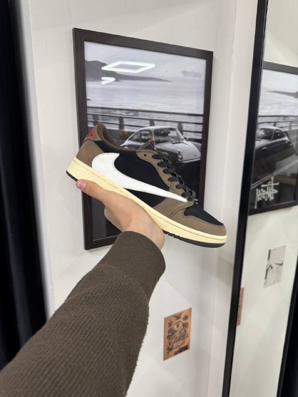 Nike & Travis Scott «Dark Mocha»