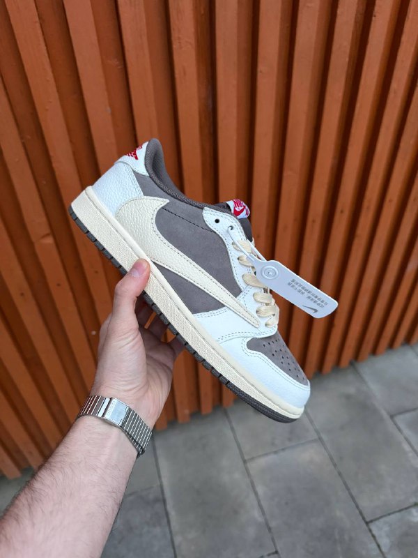 Nike & Travis Scott «Reverse Mocha»