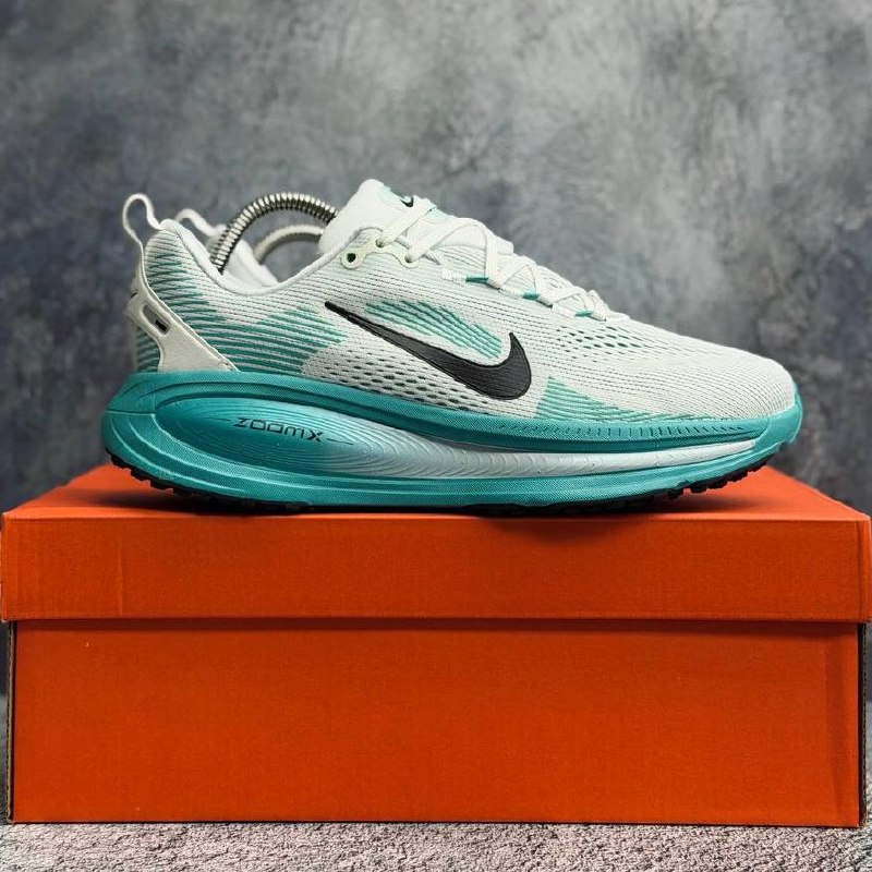 Кроссовки Nike Vomero 18