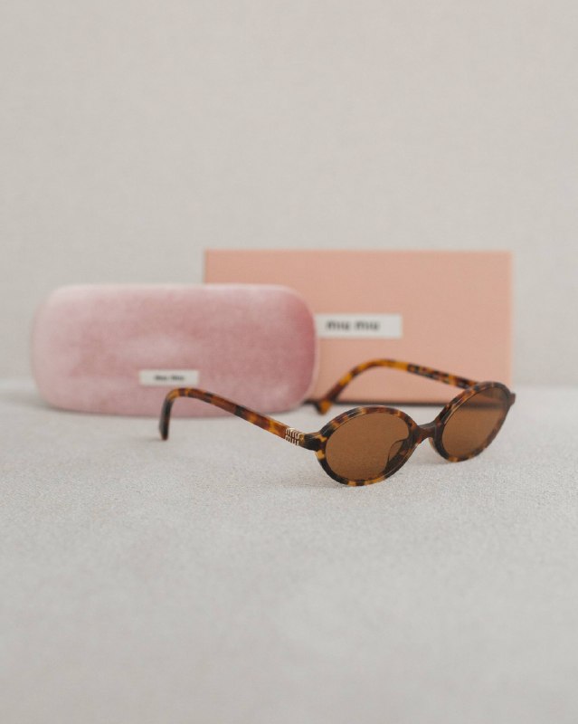 Солнцезащитные очки Miu Miu