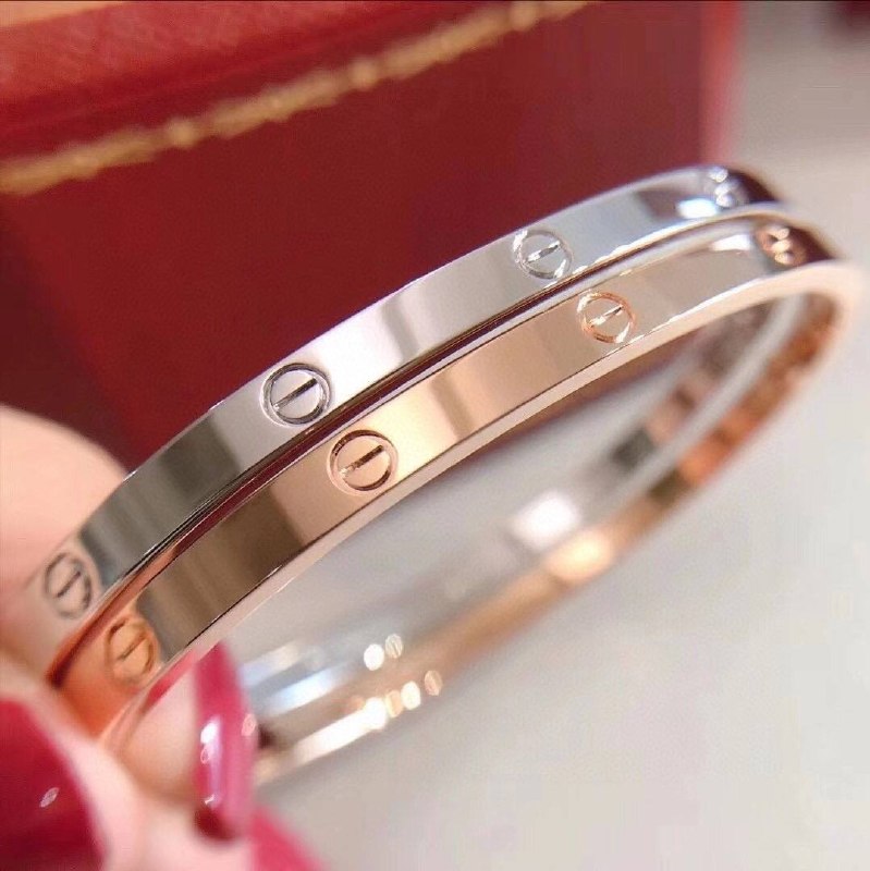 Легендарный браслет Cartier Love — больше, чем украшение. Это символ преданности