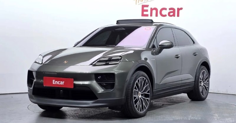 PORSCHE MACAN 4
