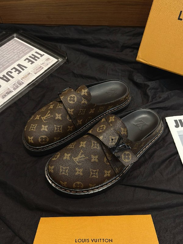 Тапочки Louis Vuitton
