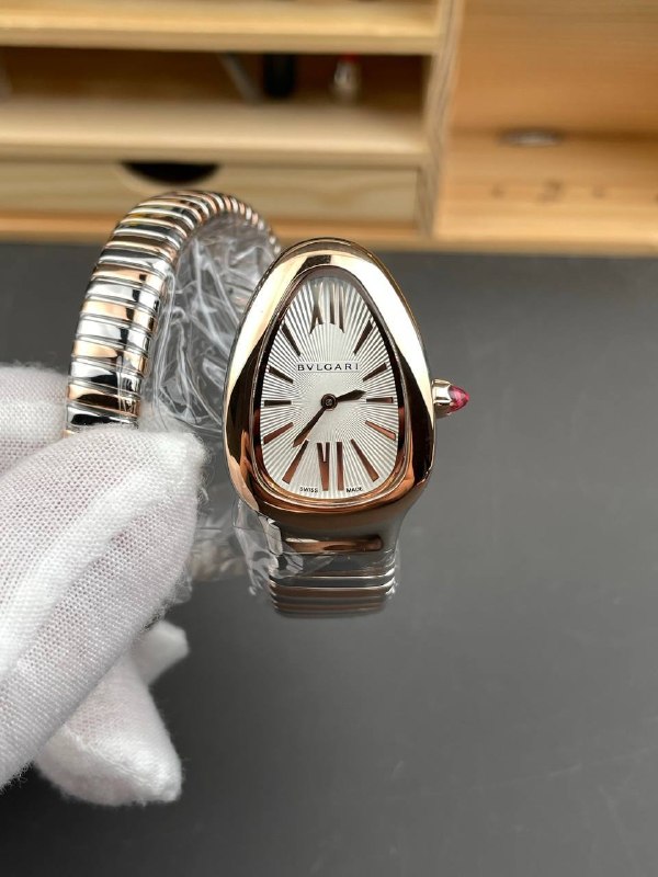 Есть часы, которые созданы, чтобы показывать время. А есть ⌚Bvlgari Serpenti Tub