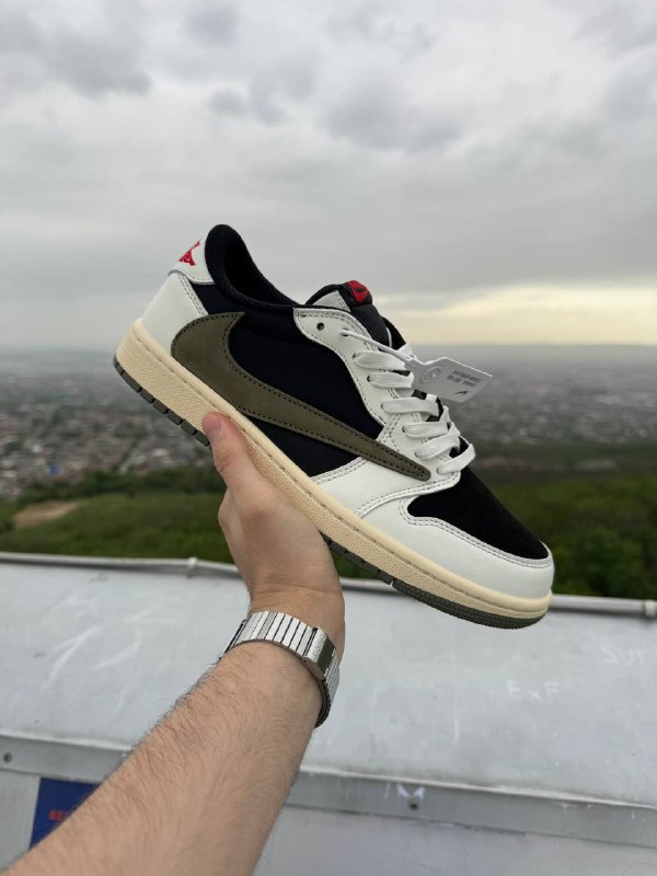 Nike & Travis Scott «Olivia»