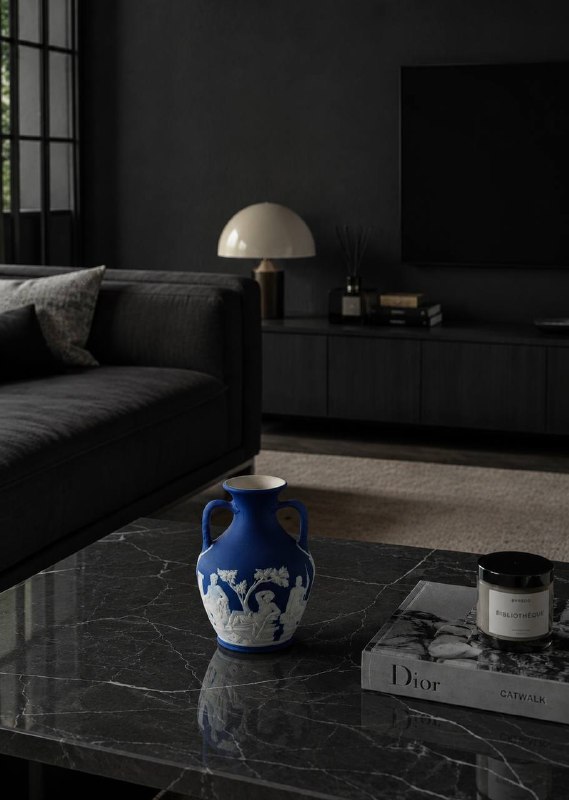 Копия Портлендской вазы Wedgwood, синий джаспер