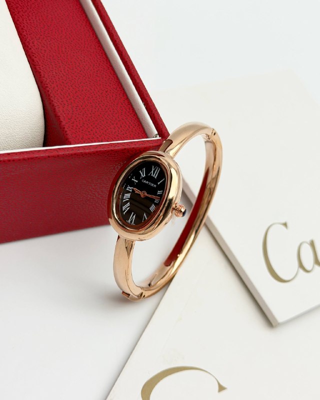 Часы Cartier на кожаном ремешке