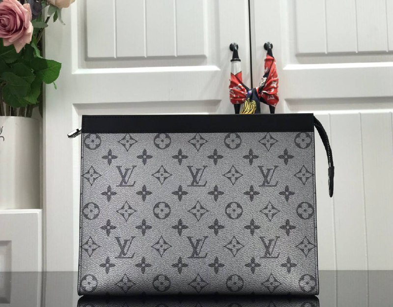 LOUIS-VUITTON Pouch